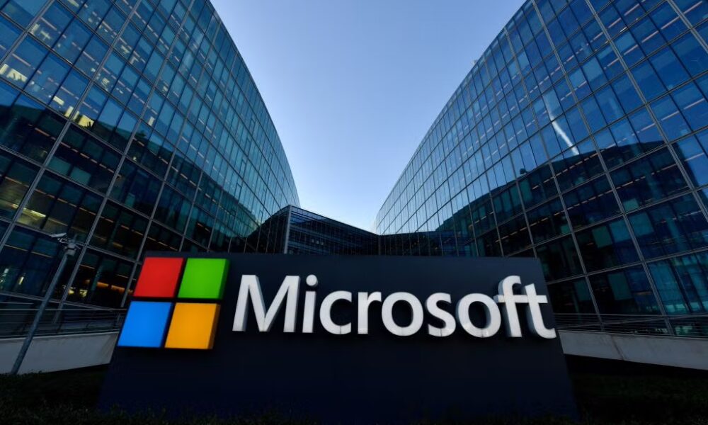 استثمارات Microsoft في الذكاء الاصطناعي تعيد تشكيل أولويات الإنفاق داخل شركات التكنولوجيا الكبرى